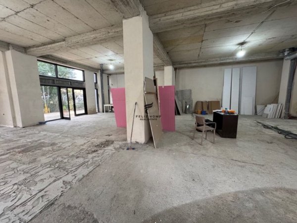 Tirane, jepet me qera zyre Kati 0, 210 m² 1.400 € (BRRYLI)