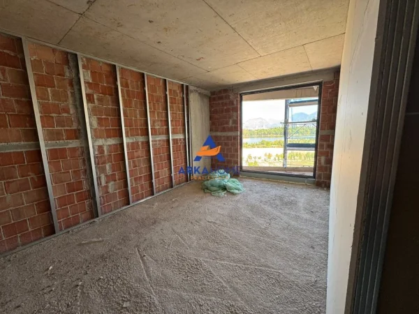 Tirane, shitet apartament 1+1+Ballkon Kati 3, 93 m² 248.040 € 