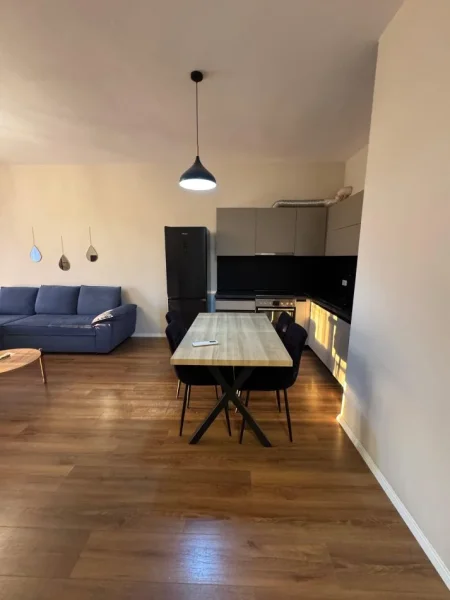 Tirane, jepet me qera apartament 2+1 , 60.000 Leke/Muaj(Rruga 5 Maji)