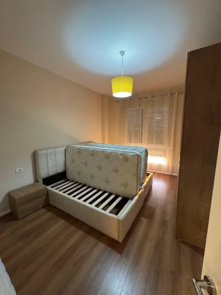 Tirane, jepet me qera apartament 2+1 , 60.000 Leke/Muaj(Rruga 5 Maji)