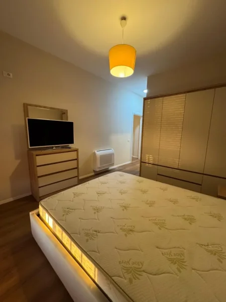 Tirane, jepet me qera apartament 2+1 , 60.000 Leke/Muaj(Rruga 5 Maji)