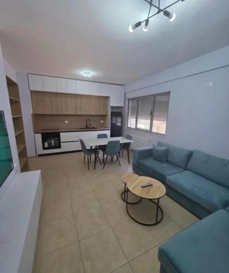 Tirane, jepet me qera apartament 1+1+Ballkon Kati 2, 68 m² 500 € (5 MAJI)