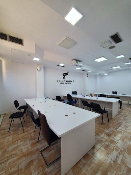Tirane, jepet me qera zyre Kati 2, 200 m² 3.000 € (PAZARI I RI)
