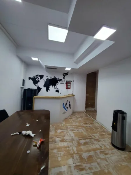 Tirane, jepet me qera zyre Kati 2, 200 m² 3.000 € (PAZARI I RI)