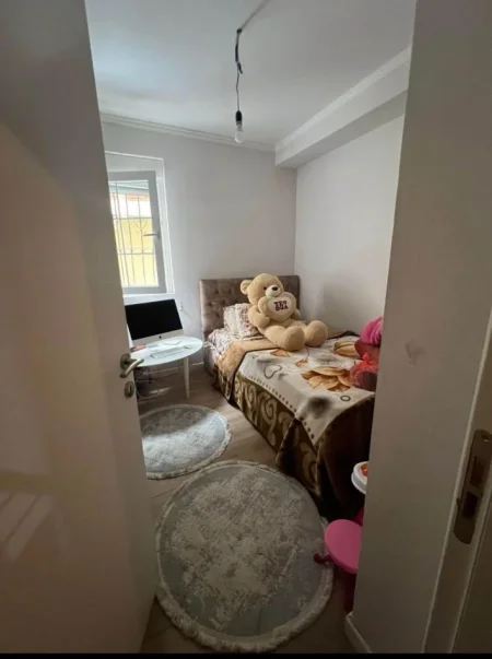 Tirane, jepet me qera apartament 2+1 Kati 1, 75 m² 500 € (STACIONI TRENIT)