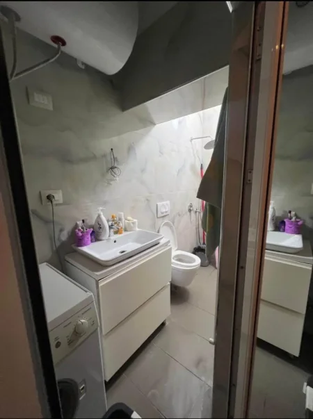 Tirane, jepet me qera apartament 2+1 Kati 1, 75 m² 500 € (STACIONI TRENIT)