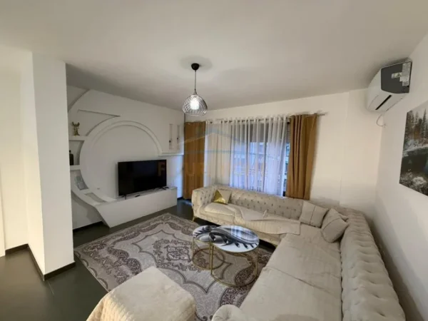 Tirane, jepet me qera apartament 2+1 Kati 5, 110 m² 600 € 