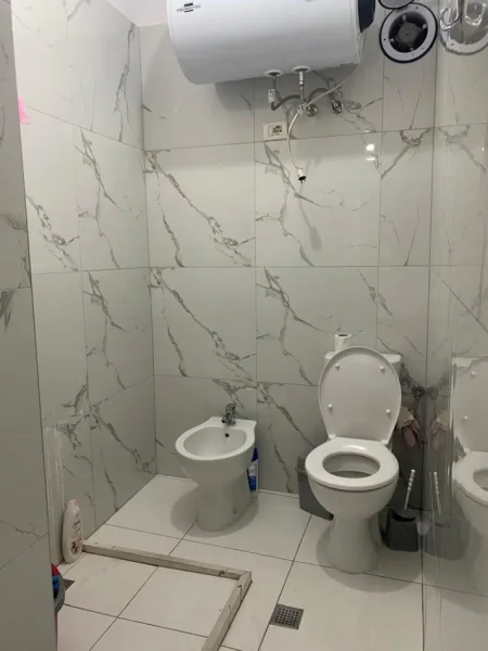 Tirane, jepet me qera apartament 1+1+Aneks+Ballkon Kati 2, 70 m² 500 € (Medreseja)