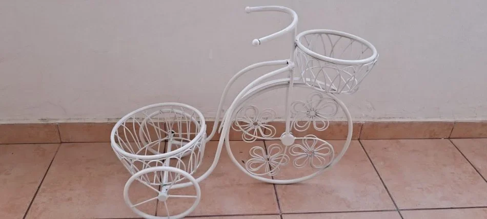 Tirane, shes Shitet punim artizanal per mbajtese vazosh me lule! 32 €