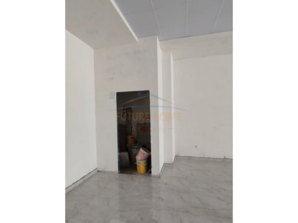 Tirane, jepet me qera ambjent biznesi Kati 0, 129 m² 1.040 € 