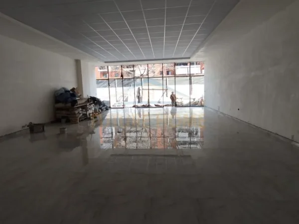 Tirane, jepet me qera ambjent biznesi Kati 0, 129 m² 1.040 € 