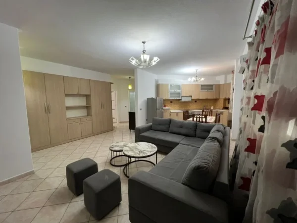 Tirane, jepet me qera ambjent biznesi Kati 1, 127 m² 1.200 € (Tek garda 6 kateshet Tirane e re)