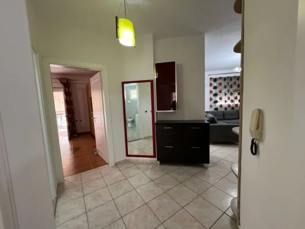 Tirane, jepet me qera ambjent biznesi Kati 1, 127 m² 1.200 € (Tek garda 6 kateshet Tirane e re)