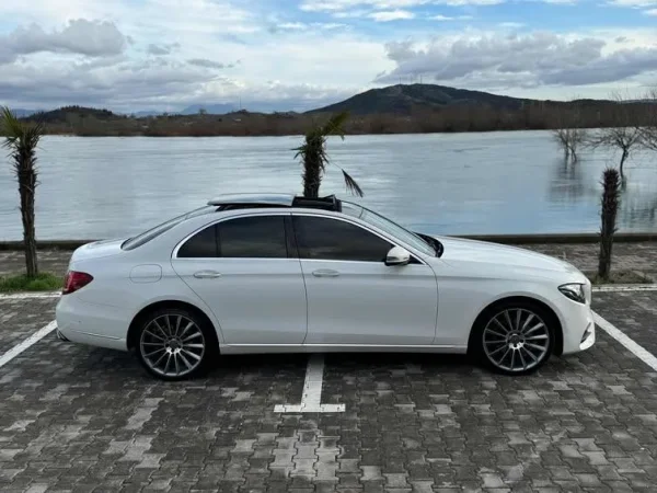 Shkoder, shitet makine E 220 amg line Nafte, e bardhë automatik 20.500 €