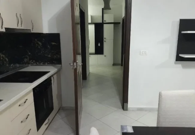 Tirane, jepet me qera apartament 2+1 , 