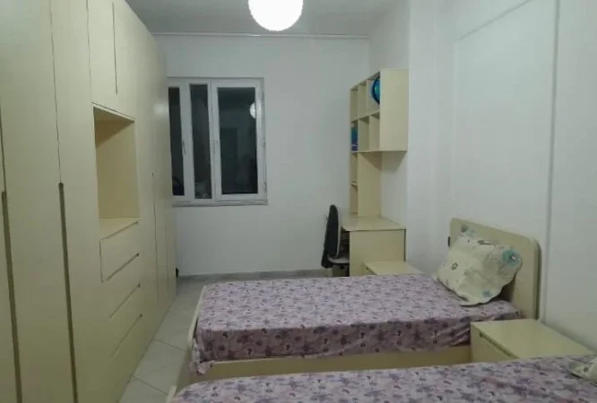 Tirane, jepet me qera apartament 2+1 , 