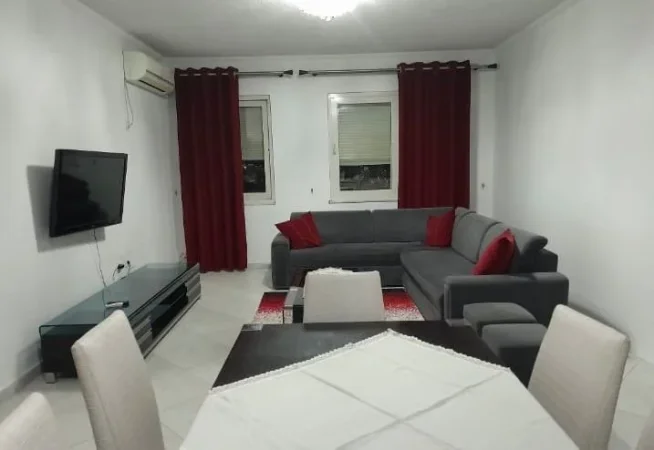 Tirane, jepet me qera apartament 2+1 , 