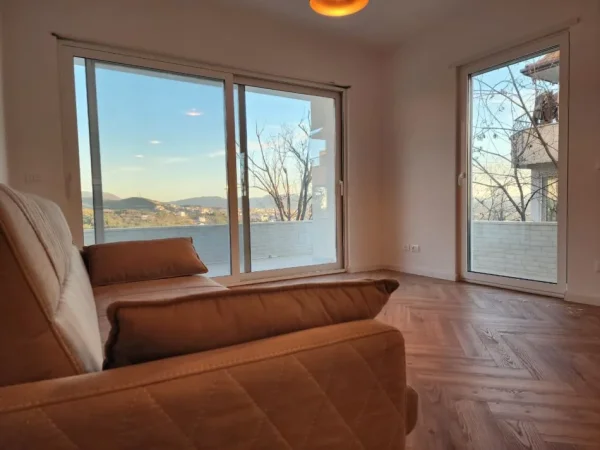 🏠 Jepet me Qera: Apt. 2+1+2 wc & 1 Verand ( 📍Fresk - Muraga ) Sapo investuar || 100% e re ✨️ 480€ / Muaji 💶