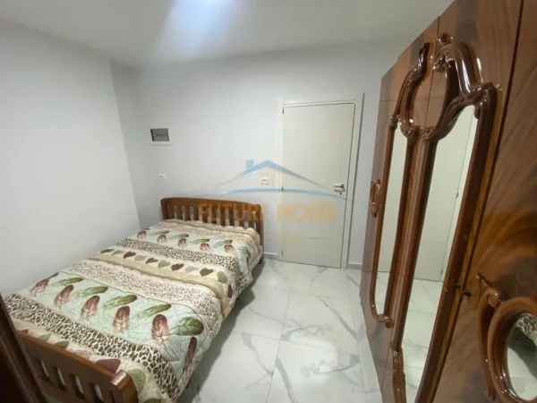 Tirane, jepet me qera apartament 1+1 Kati 1, 240 € (Senatorium)