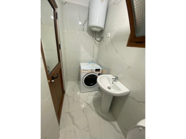 Tirane, jepet me qera apartament 1+1 Kati 1, 265 € (Senatorium)