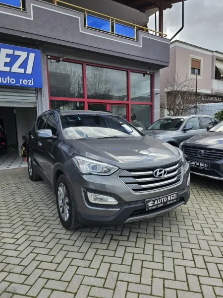 Fier, shes SUV Hyundai Santa Fe Nafte, gri e erret automatik Klima 181.000 km 11.200 €