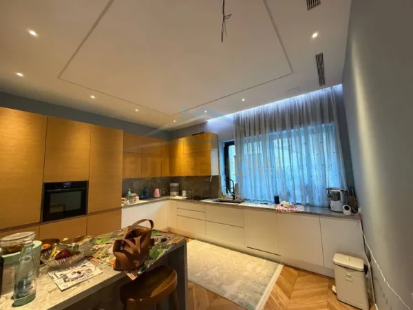 Tirane, shitet Vile Kati 0, 175 m², Secret Garden Teg