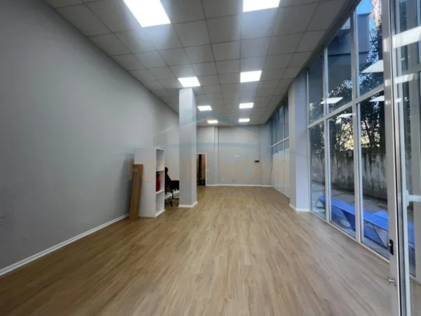 Tirane, shitet ambjent biznesi Kati 0, 59 m² 125.000 €