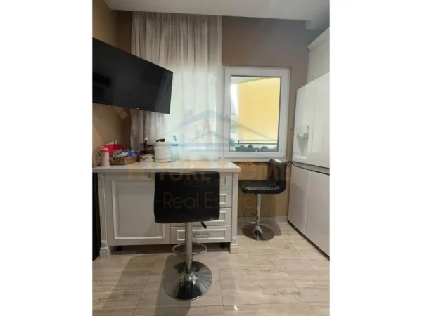 Tirane, shitet apartament Kati 8, 147 m² 435.000 €