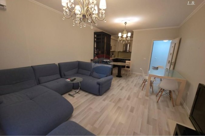 Tirane, jepet me qera , 106 m² 800 € 