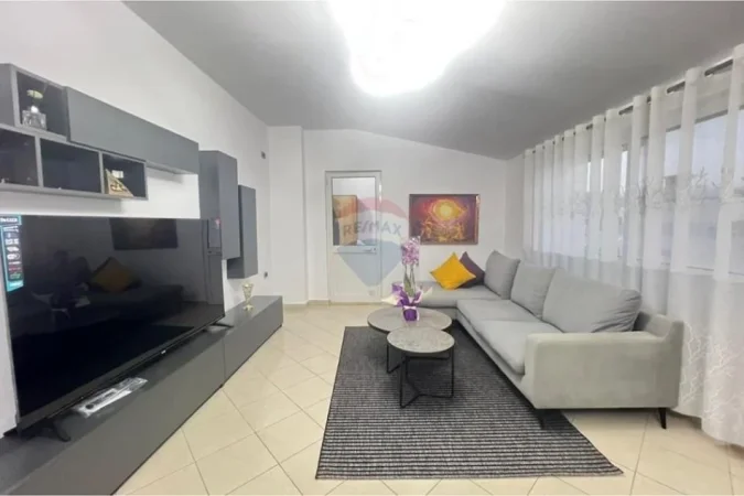 Tirane, jepet me qera apartament Kati 5, 140 m² 700 € 