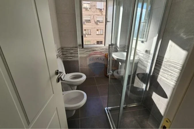 Tirane, jepet me qera apartament , 143 m² 1.001 € (Garda)