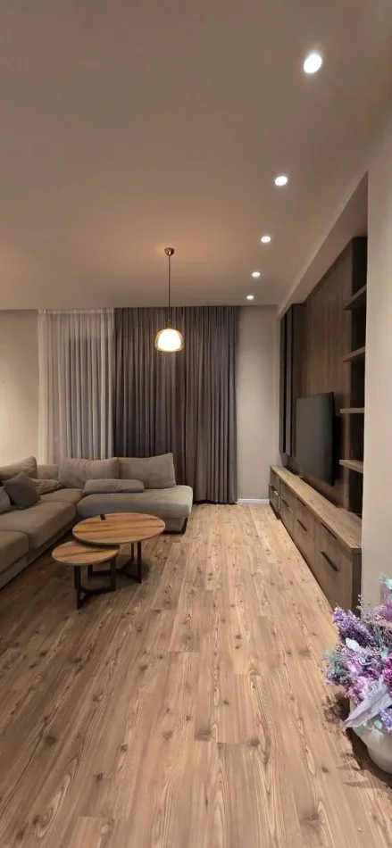 Tirane, jepet me qera apartament 2+1+Ballkon Kati 6, 126 m² 1.200 € (Kompleksi Delijorgji)