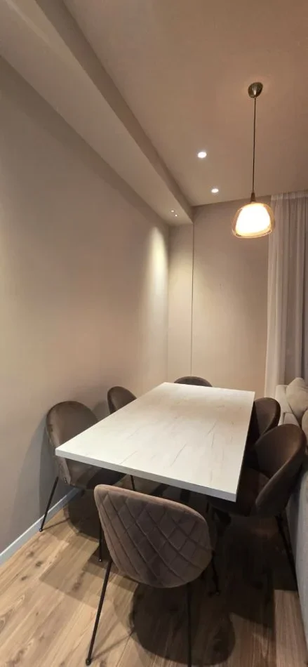 Tirane, jepet me qera apartament 2+1+Ballkon Kati 6, 126 m² 1.200 € (Kompleksi Delijorgji)