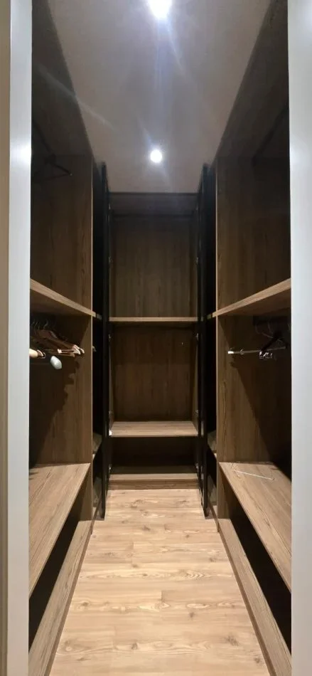 Tirane, jepet me qera apartament 2+1+Ballkon Kati 6, 126 m² 1.200 € (Kompleksi Delijorgji)