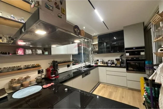 Tirane, jepet me qera apartament , 111 m² (Shallvaret)