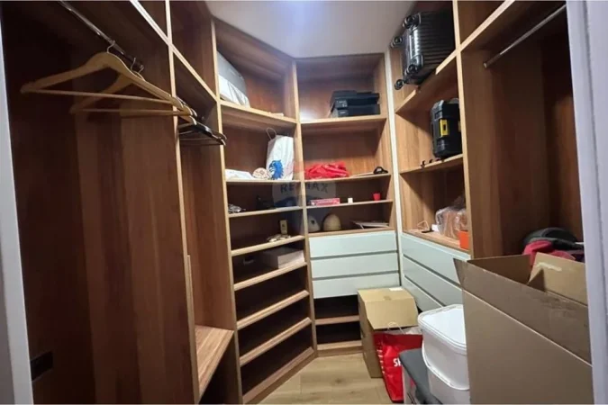 Tirane, jepet me qera apartament , 111 m² (Shallvaret)