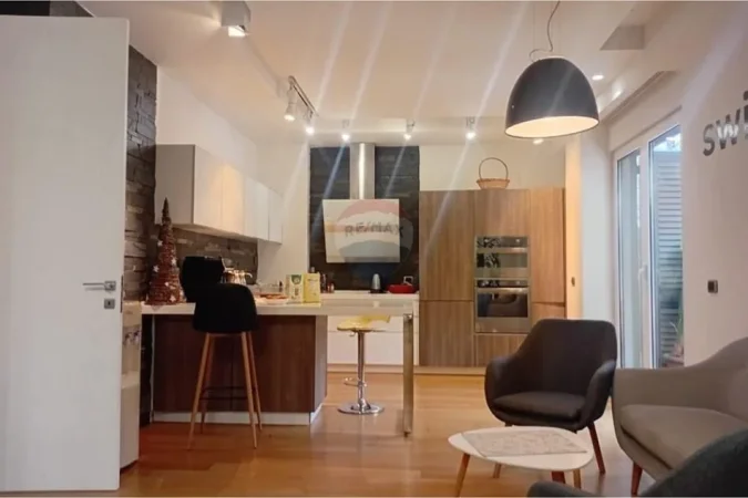 Tirane, jepet me qera zyre , 139 m² 1.999 € 