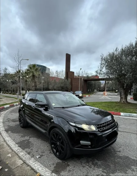 Tirane, shitet makine Range Rover Evoque Nafte, e zeze automatik Klima 187.000 km 12.000 €