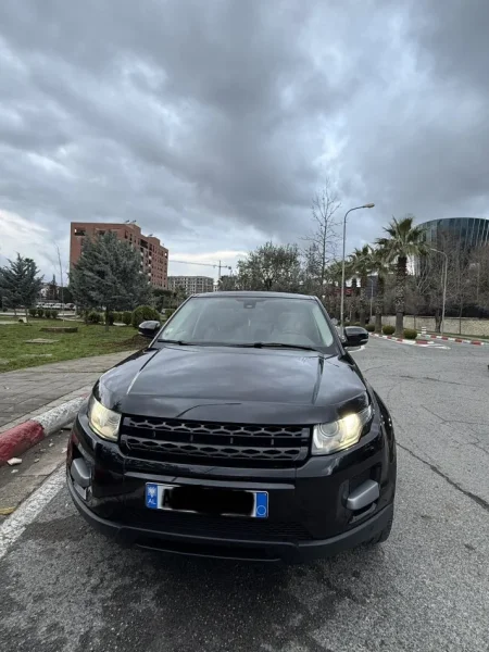 Tirane, shitet makine Range Rover Evoque Nafte, e zeze automatik Klima 187.000 km 12.000 €
