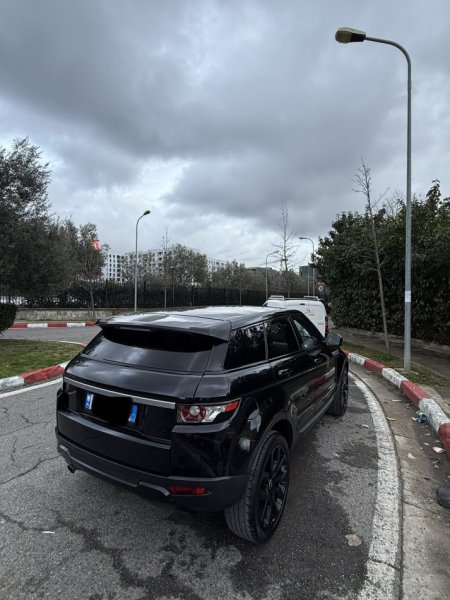 Tirane, shitet makine Range Rover Evoque Nafte, e zeze automatik Klima 187.000 km 12.000 €