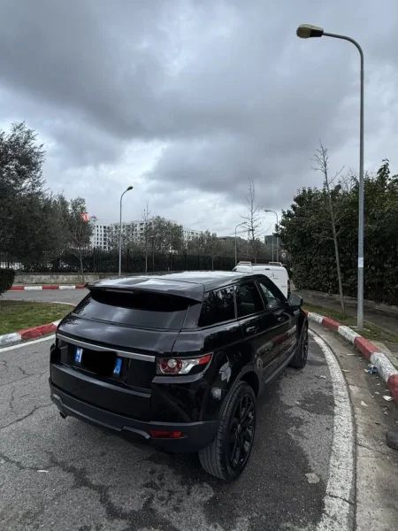 Tirane, shitet makine Range Rover Evoque Nafte, e zeze automatik Klima 187.000 km 12.000 €