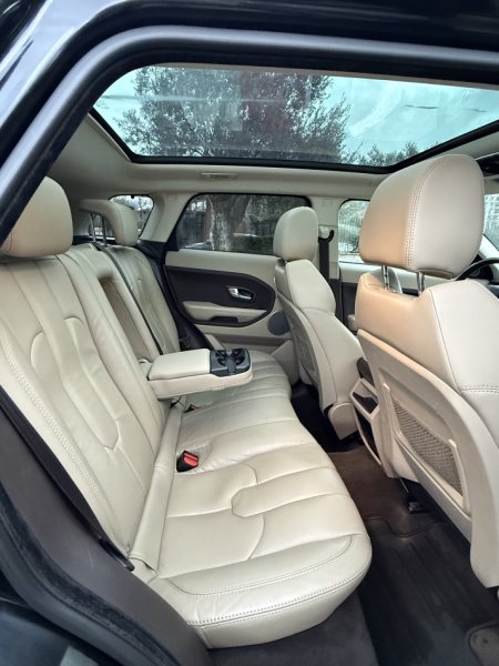 Tirane, shitet makine Range Rover Evoque Nafte, e zeze automatik Klima 187.000 km 12.000 €