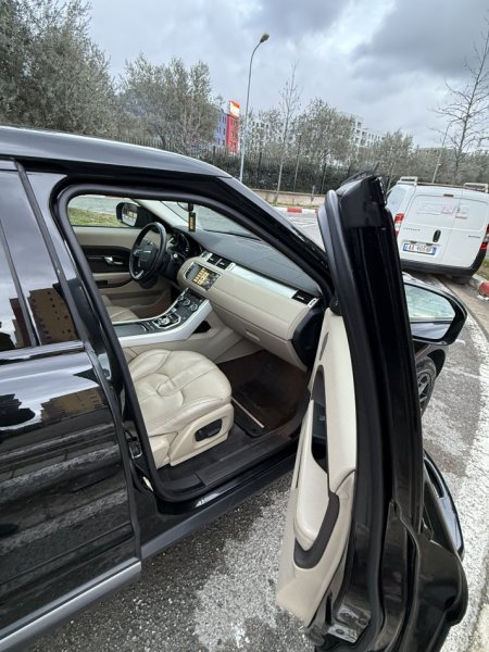 Tirane, shitet makine Range Rover Evoque Nafte, e zeze automatik Klima 187.000 km 12.000 €