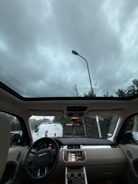 Tirane, shitet makine Range Rover Evoque Nafte, e zeze automatik Klima 187.000 km 12.000 €