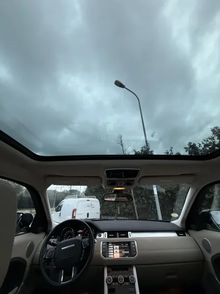 Tirane, shitet makine Range Rover Evoque Nafte, e zeze automatik Klima 187.000 km 12.000 €