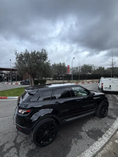 Tirane, shitet makine Range Rover Evoque Nafte, e zeze automatik Klima 187.000 km 12.000 €