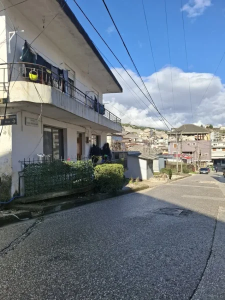 Gjirokaster, shitet Vile 5+1+Aneks+Ballkon Kati 1, 255 m² (Varosh Gjirokaster)
