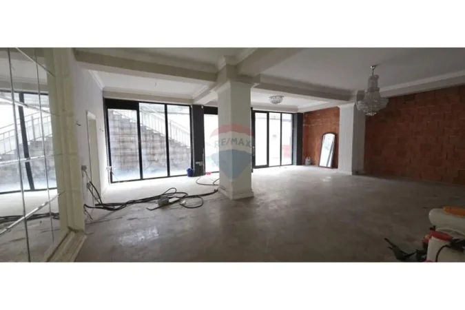 Tirane, shitet , 441 m² 