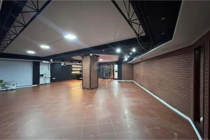 Tirane, shitet dyqan , 190 m² 