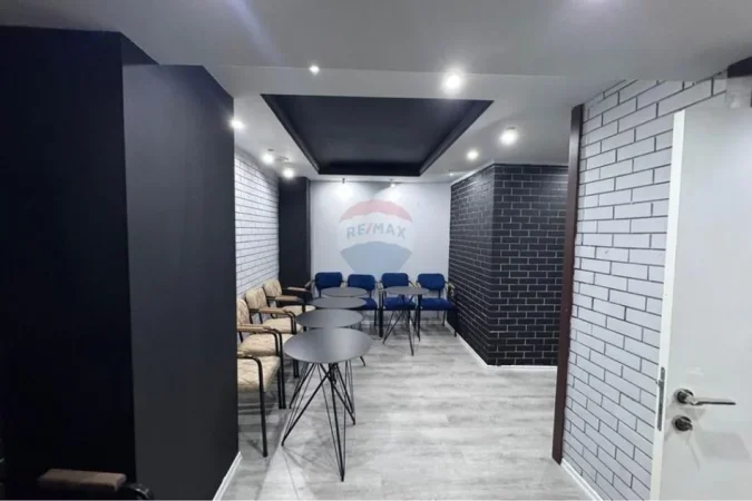 Tirane, shitet dyqan , 190 m² 